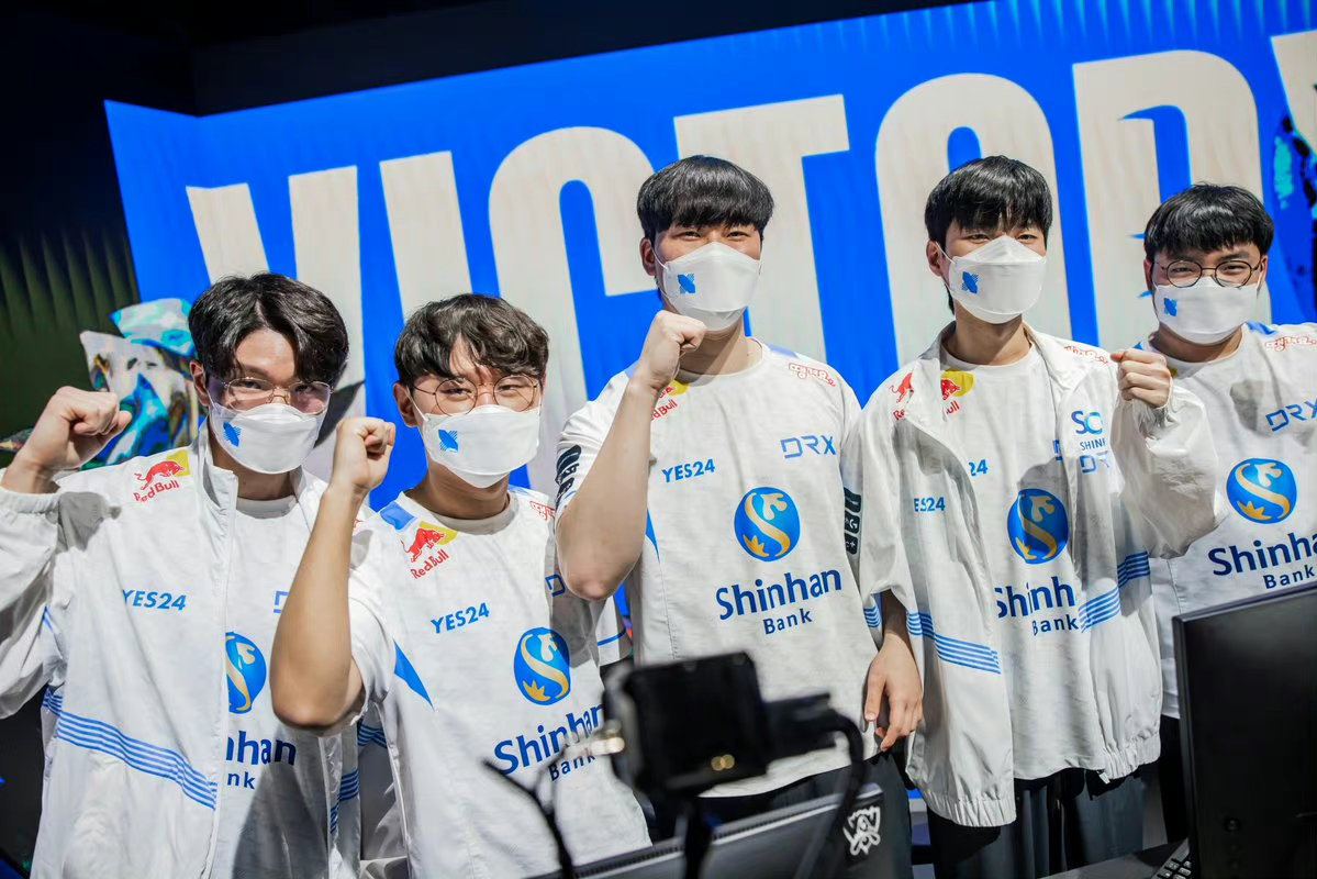 顶峰相见faker,deft麻浦校友