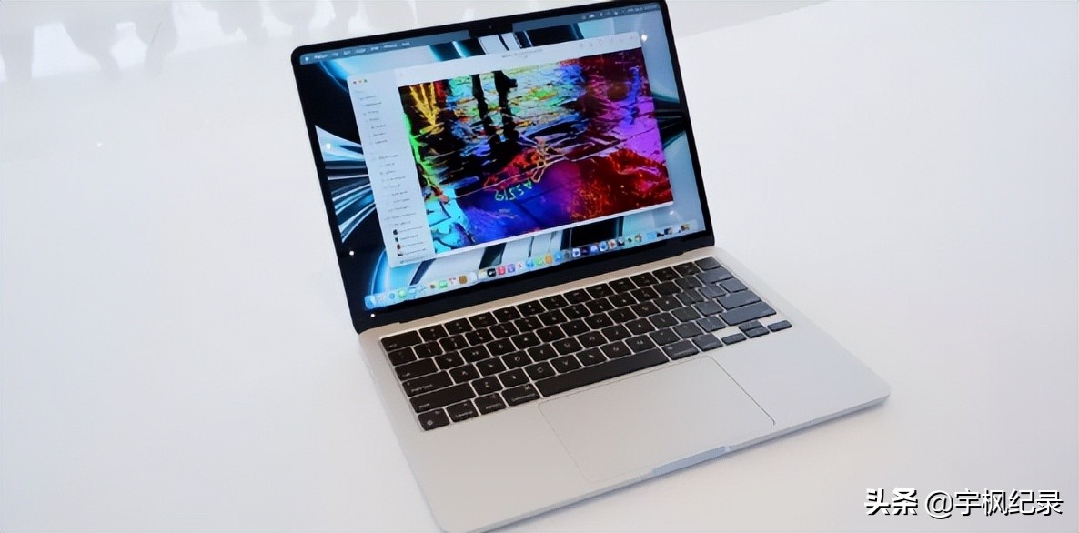 新款MacBookAir像一头性能野兽，可为何它只支持一个外部显示器