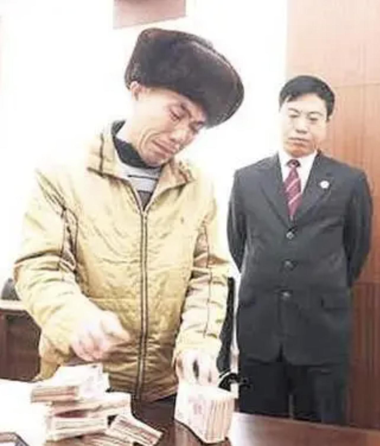 河南农民工买了件绿马甲,卖绿马甲被判十三年后续