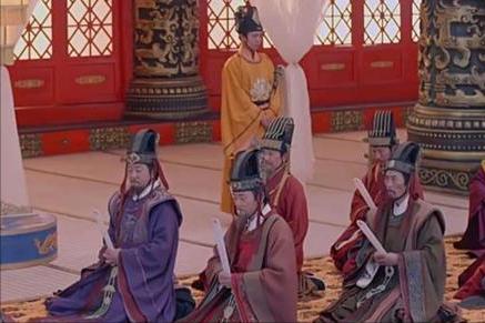 从服饰借代词看古代人物的社会身份，黄袍、红袖、青衣，什么意思