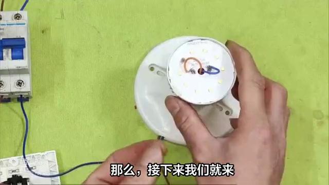 一个单开双控开关怎么接一个灯,单开双控开关接了只有一边能开