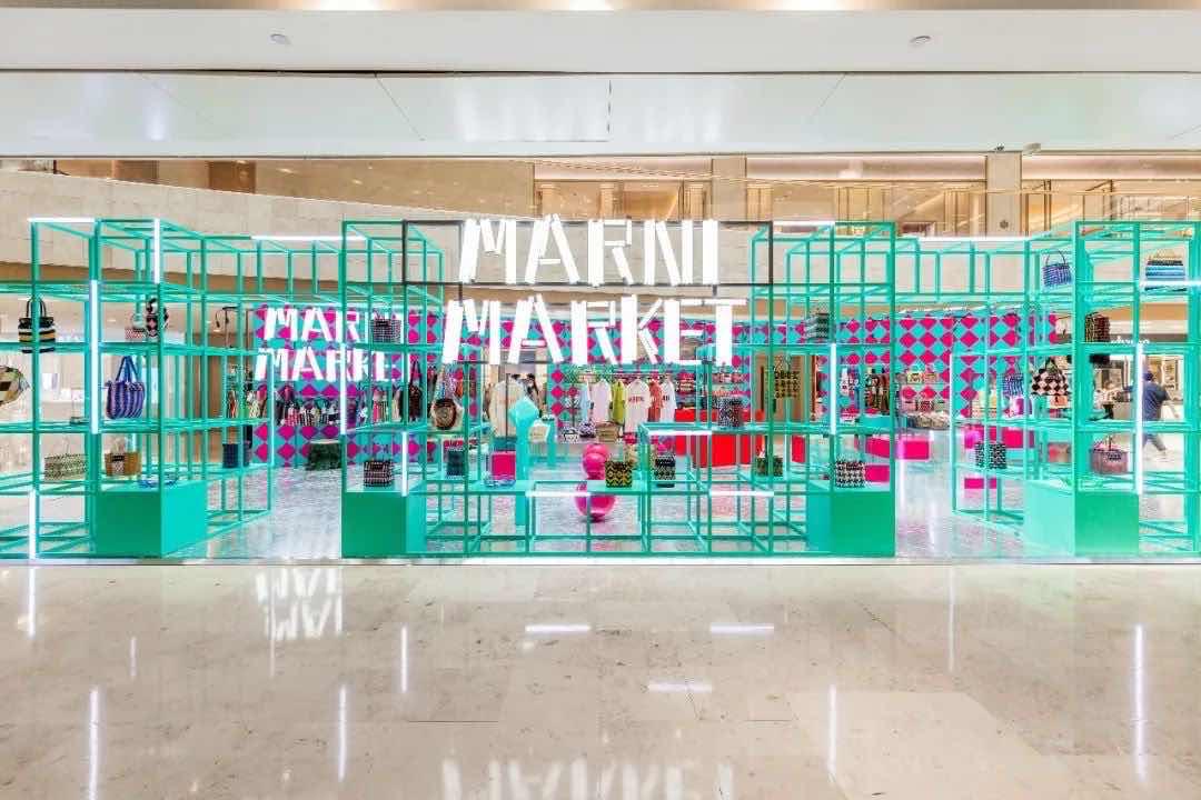 奢侈品牌联名营销,ip联名等方式持续拓展品牌知名度