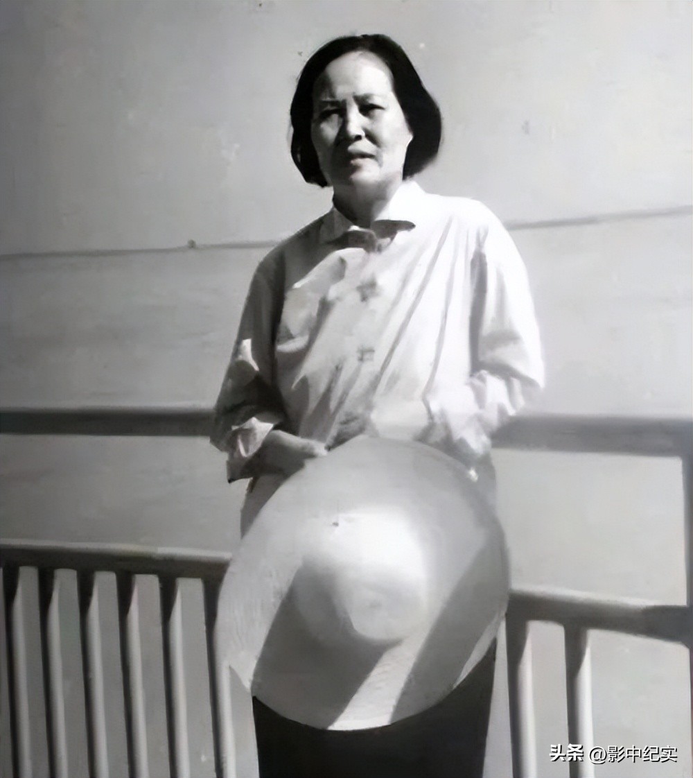 1949年，是谁提议将中南海，作为*党**中央办公地点的？