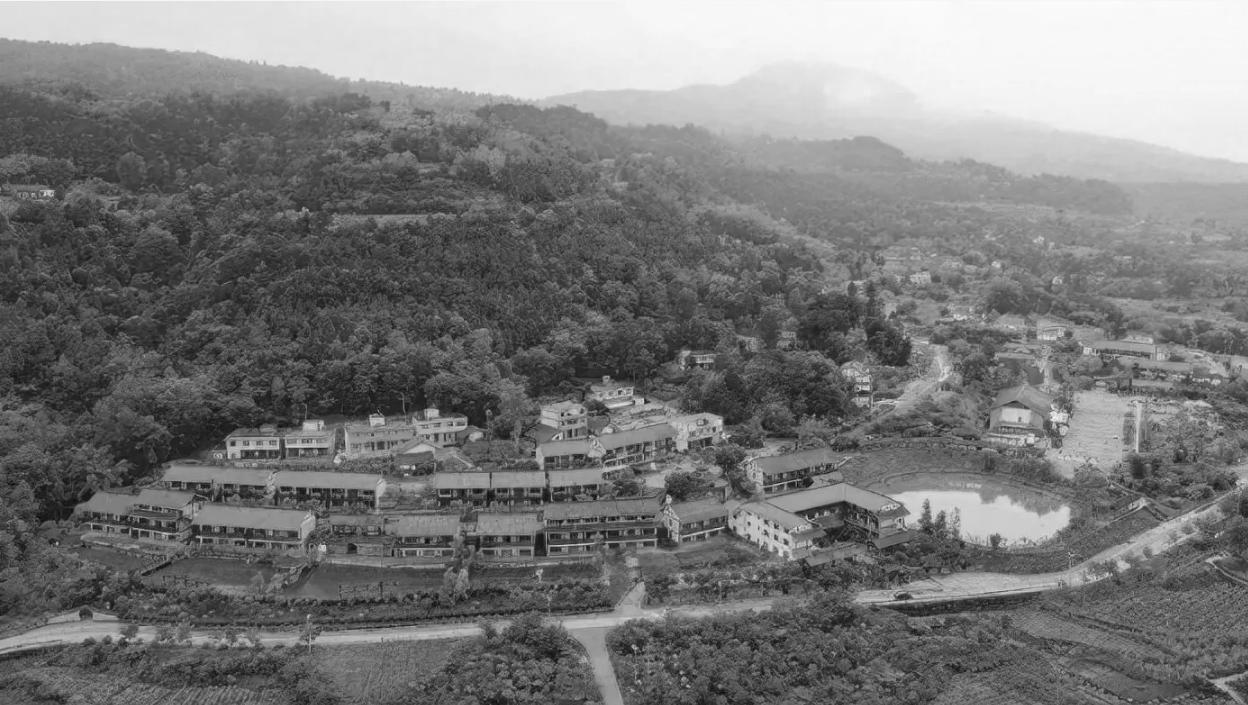 20岁重庆知青小伙，“下嫁”31岁带4娃的寡妇，至今仍在大山中