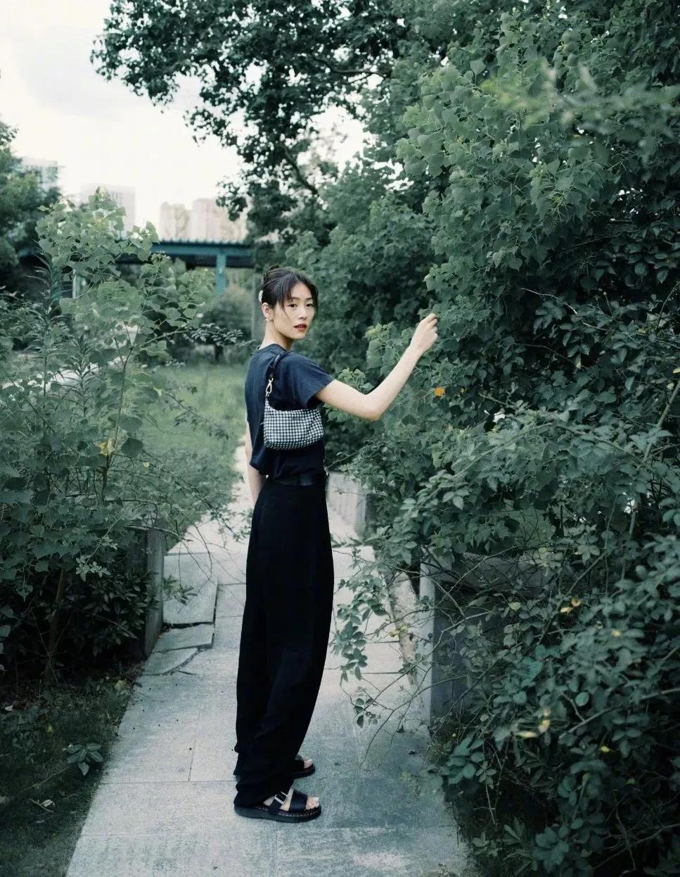 大脸妹子必选的三款发型,大脸额头窄适合什么发型