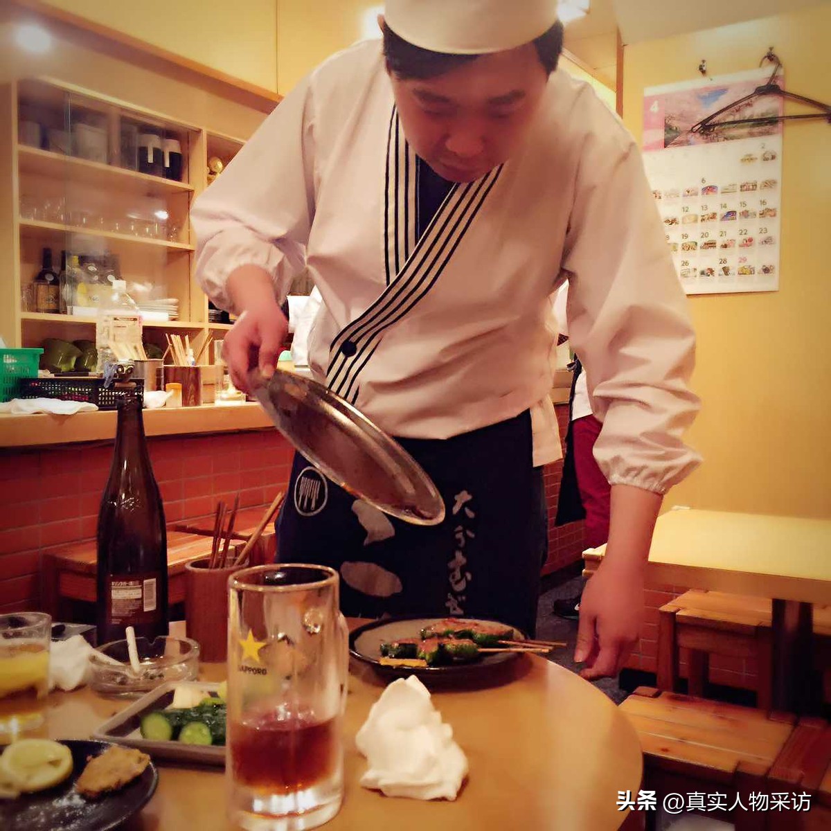 大学生卖肉夹馍一年赚100多万,在日本卖肉夹馍