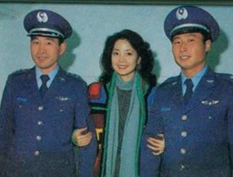 败类王学成，1983年驾驶歼5战机叛逃台湾，邓丽君亲自接风洗尘