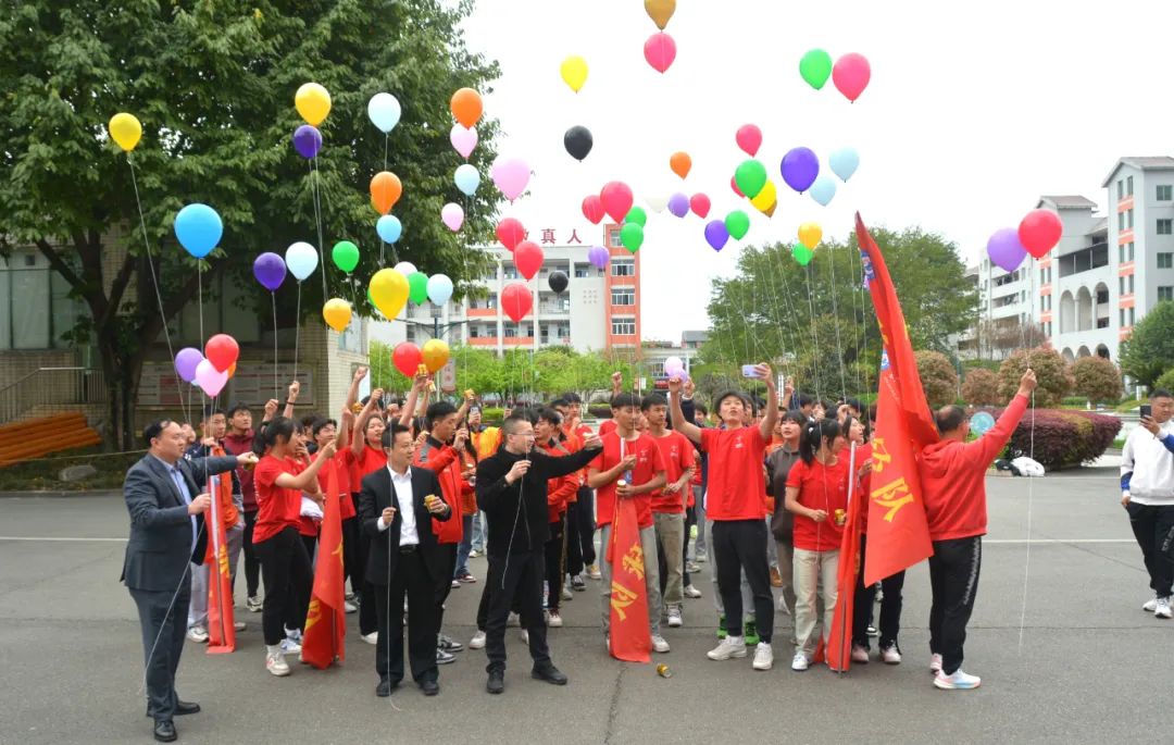 四川省江油中学：振衣濯足展襟怀，出征登顶我为峰