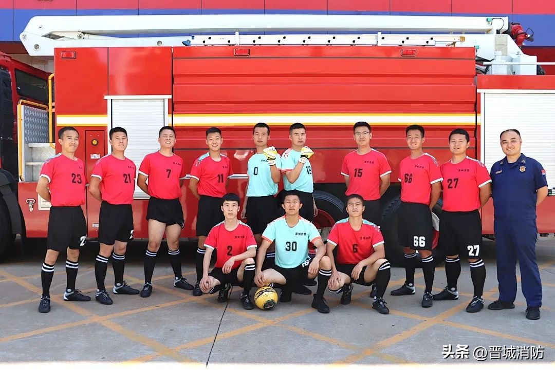 绿茵场上,绿茵场上展风采