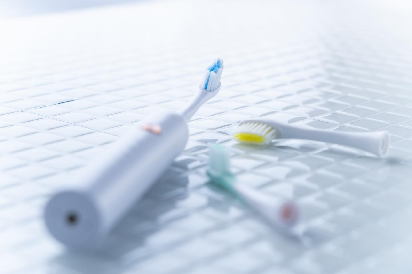 长期用电动牙刷对牙齿有伤害吗,毁牙的7个习惯