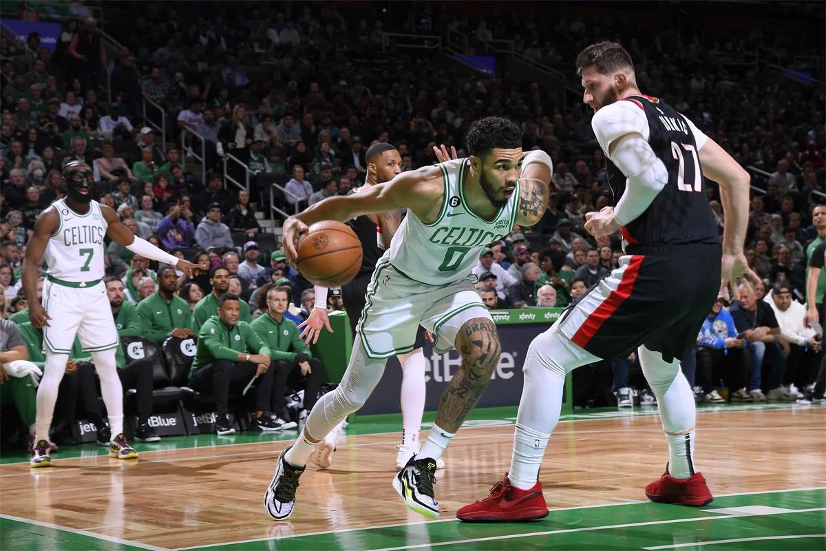 麦科勒姆35分视频集锦,2kol2麦科勒姆和布克哪个好