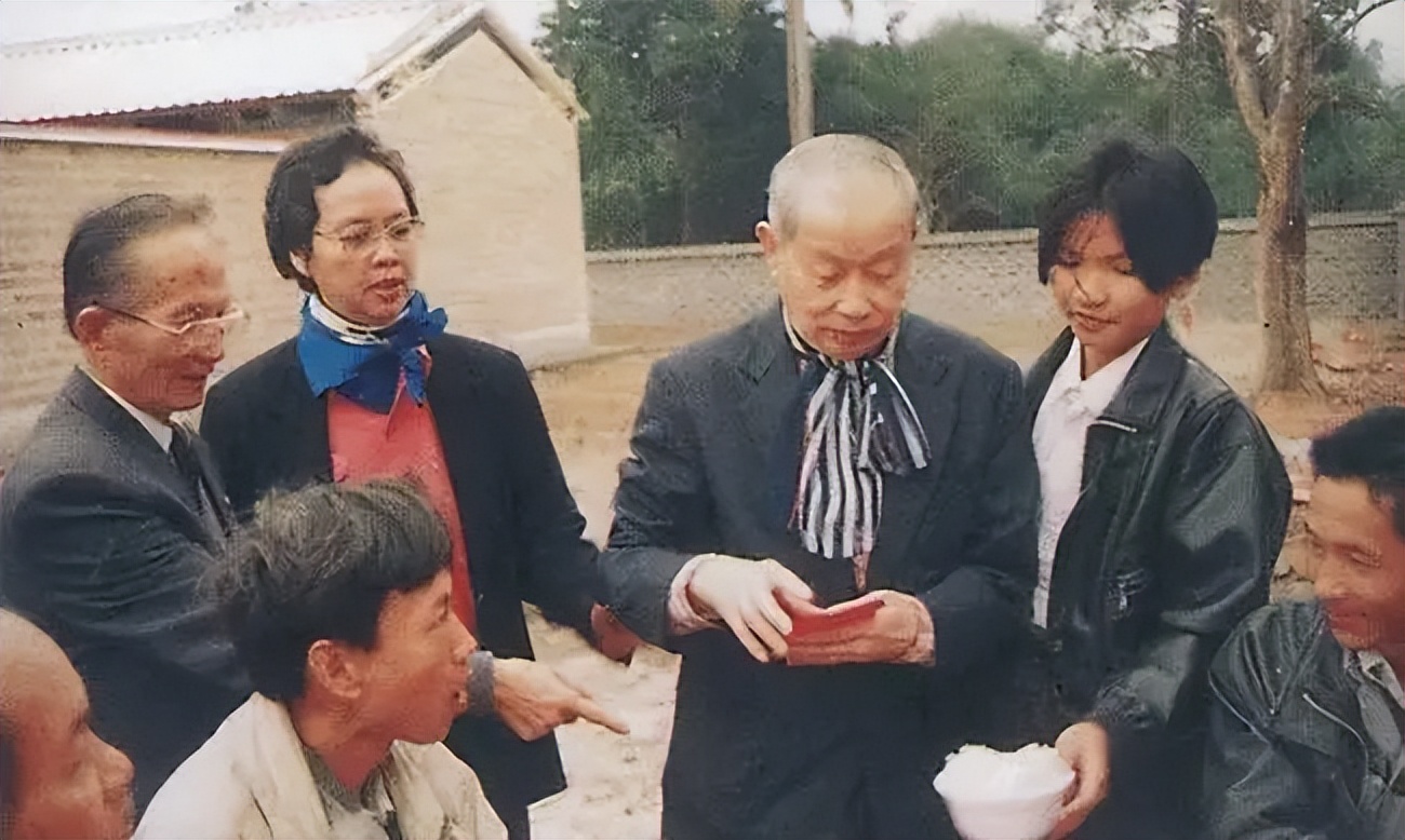 许书标和颜斌生产的红牛饮料,红牛创始人许书标几个儿子