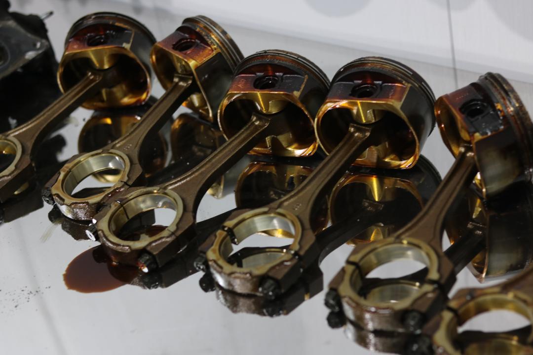 03年丰田霸道全车翻新多少钱,2004款丰田霸道拆车视频