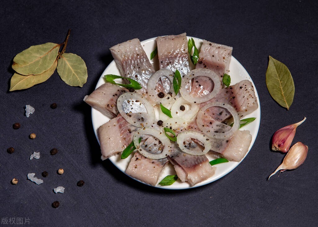 国产鲱鱼罐头与瑞士鲱鱼罐头,鲱鱼臭还是鲱鱼罐头做的臭