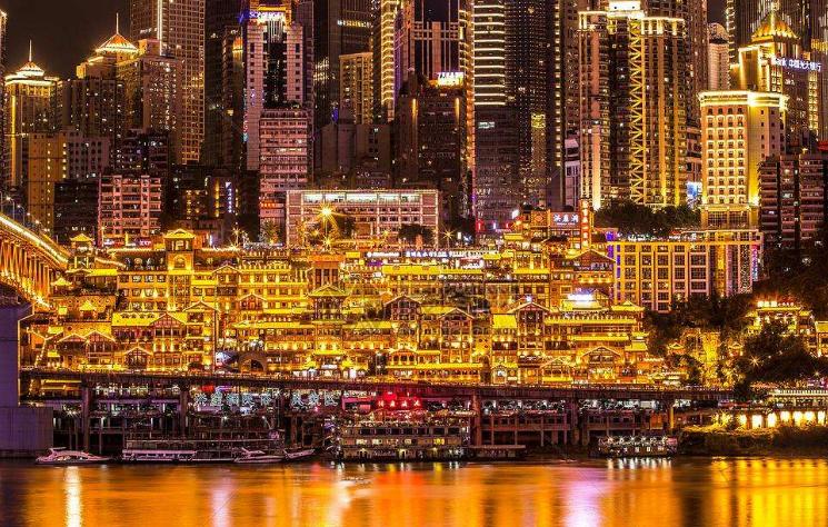 重庆为什么能成为商业中心城市,重庆商业中心人流量