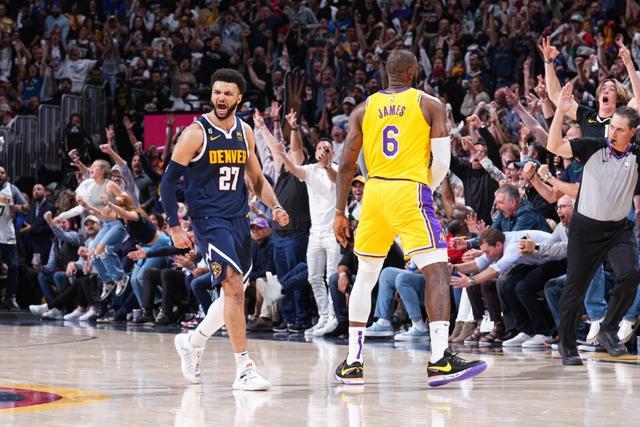 浓眉打掘金崴脚,湖人队末节崩盘再负掘金