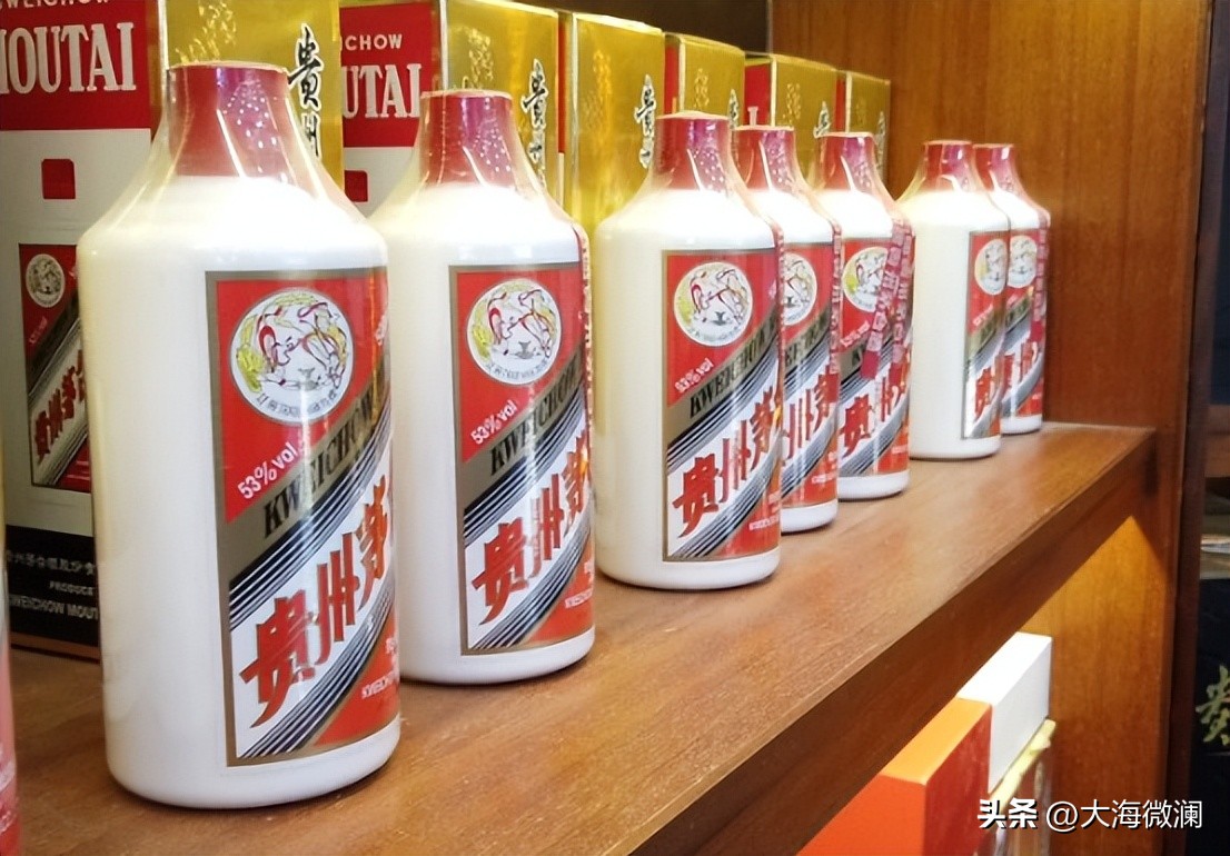 一招鉴定真假茅台的方法,茅台1935白瓶装红色圣地真假辨别