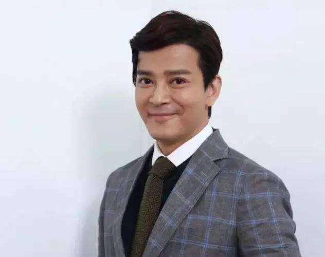 老演员整容脸变形,老年人整容前后照片