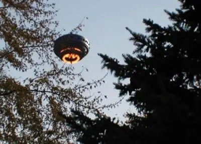 美国人宣布进入飞碟,直径9米能装足球场,里头几分钟外面4小时