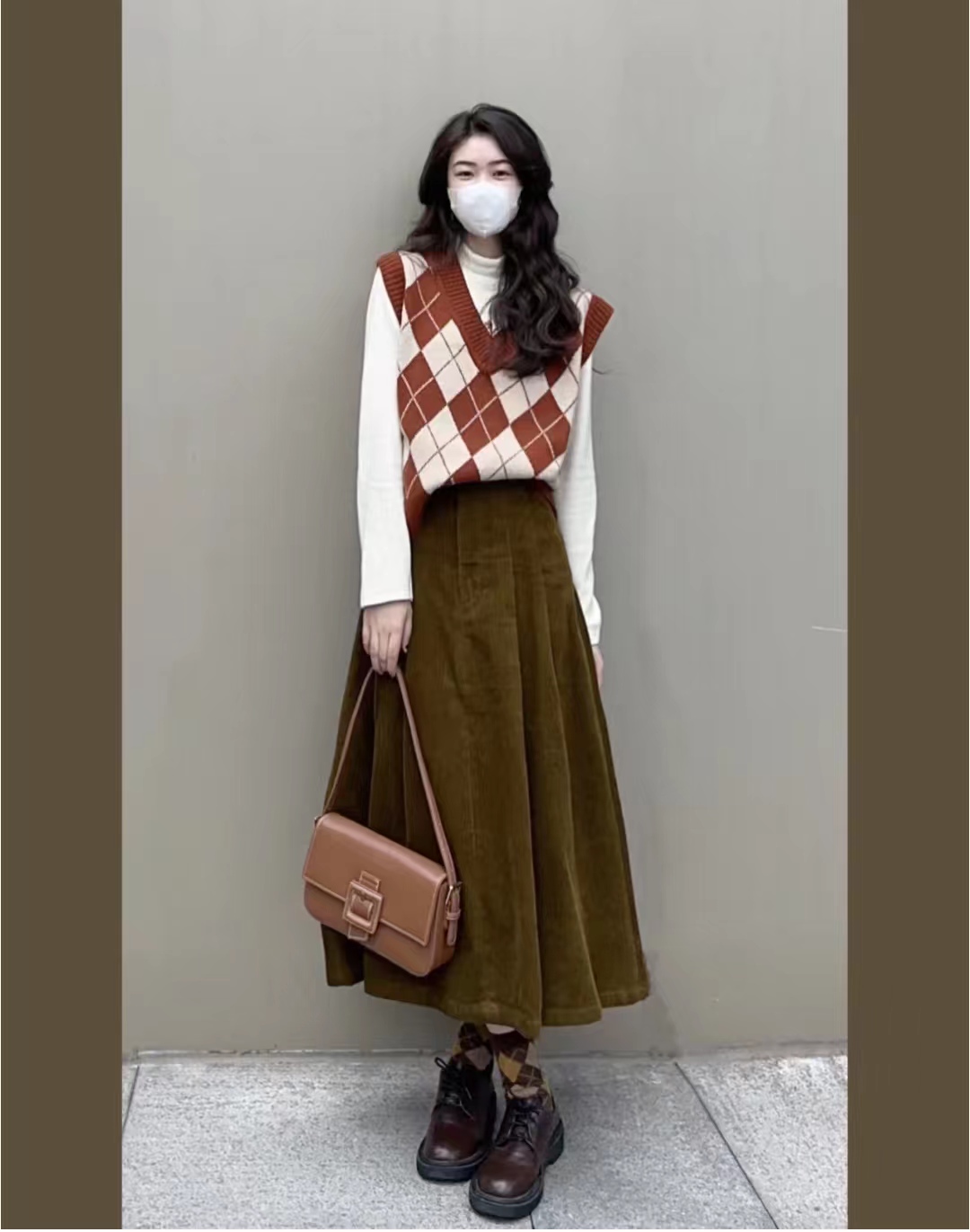 灯芯绒半身裙秋冬怎么搭配,灯芯绒碎花半身裙秋冬