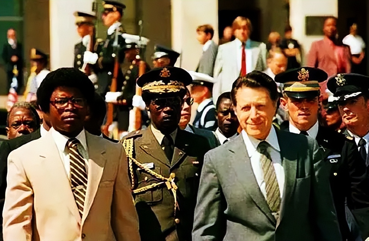 非洲残暴独裁者多伊，死得有多惨？卡扎菲、萨达姆都比他“体面”