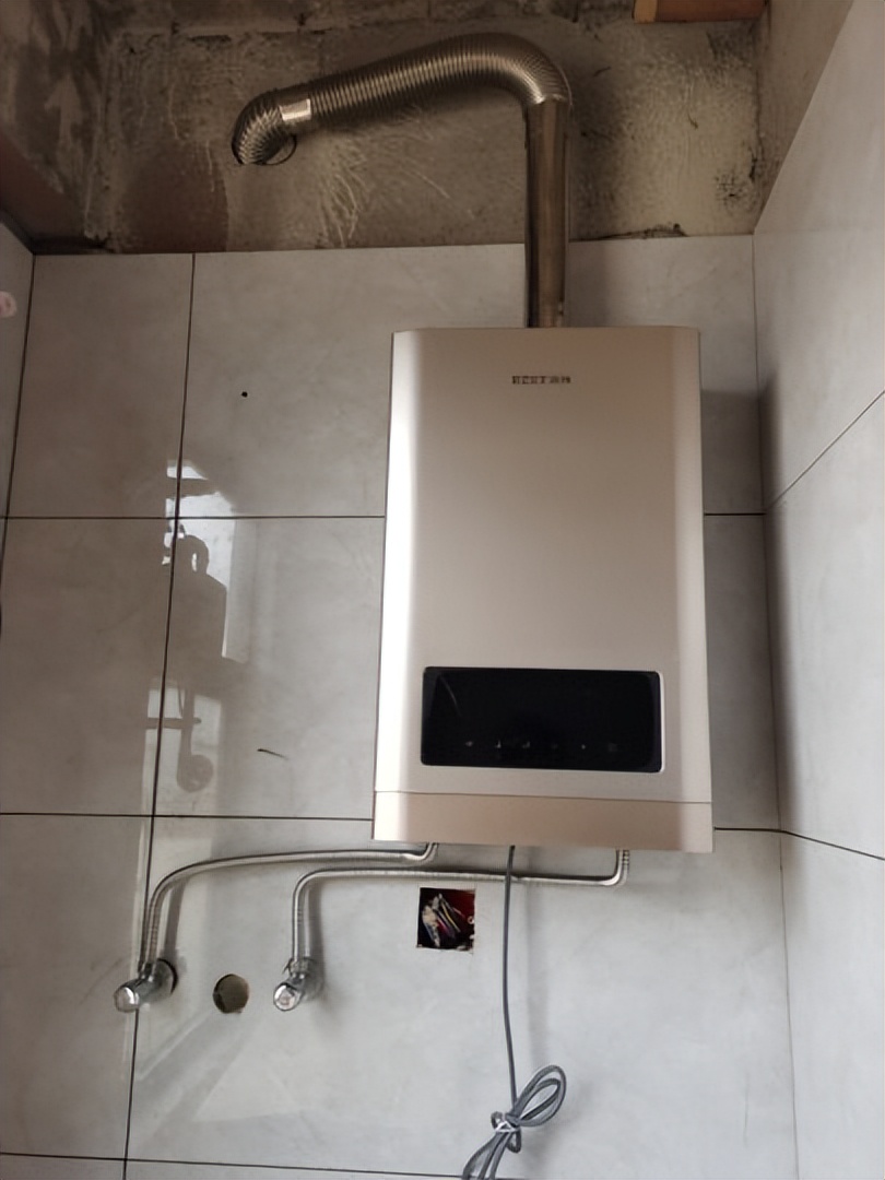 美的燃气热水器安装费大概多少钱,燃气热水器安装费要400多正常吗