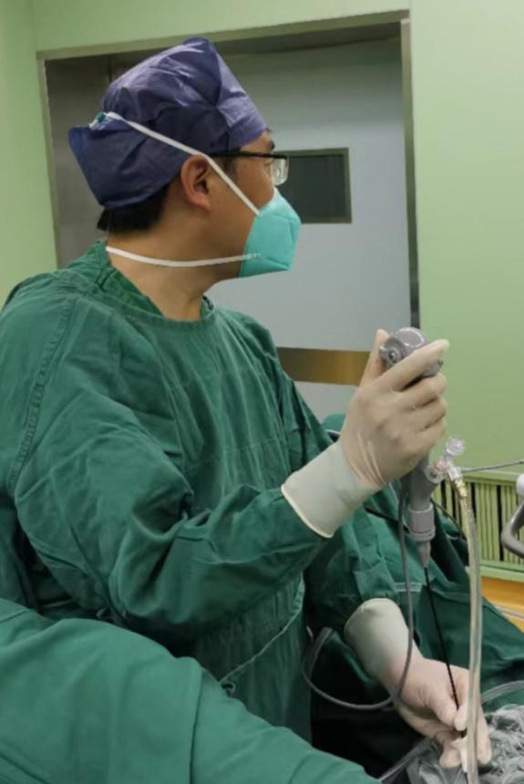 让结石无处藏身：北京老年医院泌尿外科成功实施老龄高危患者一期双侧输尿管软镜钬激光碎石取石术