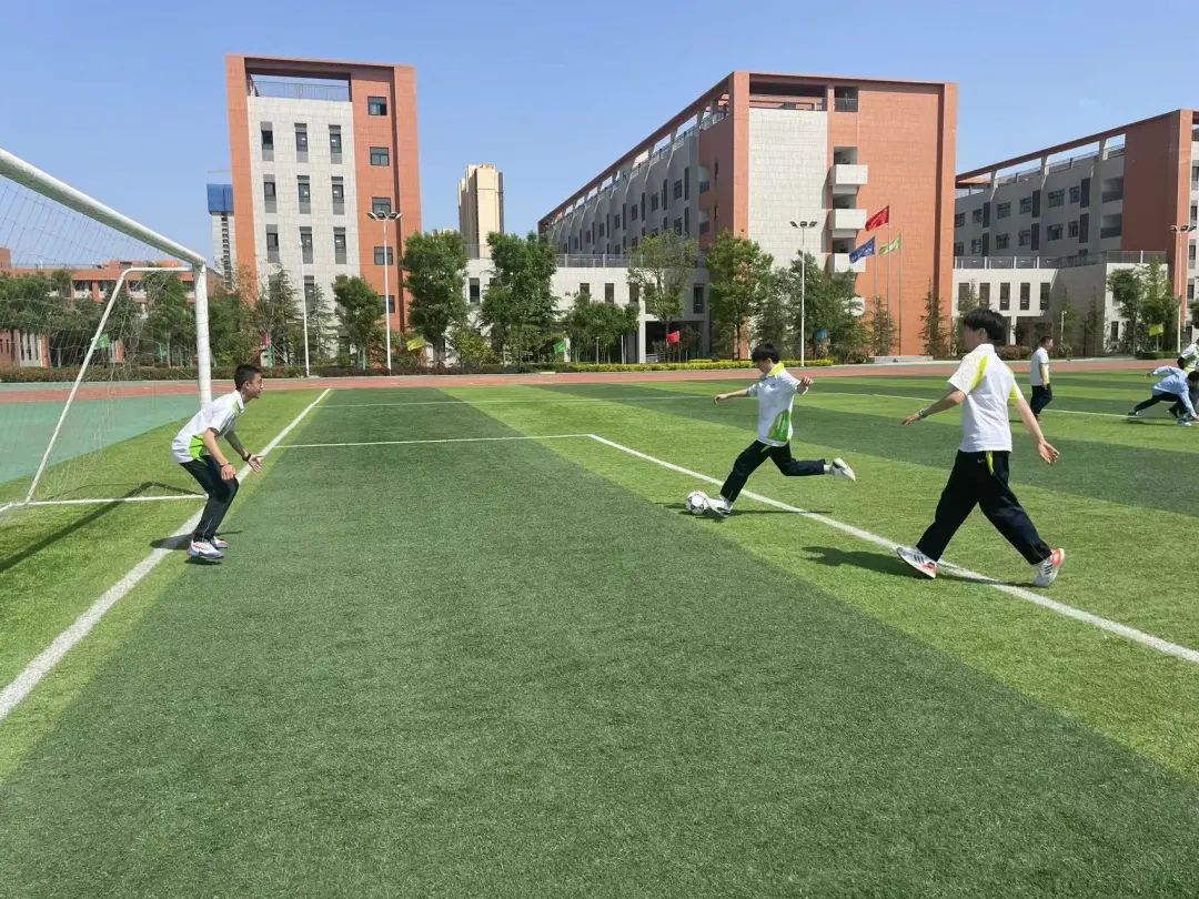 创新共享运动模式，西安市经开第三中学共享篮球、足球上线