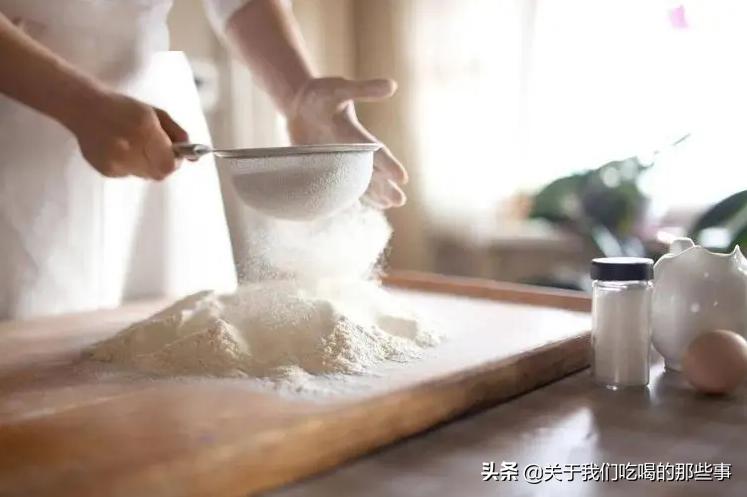 买面粉优质跟特精区别,高筋粉中筋粉和低筋粉有什么区别