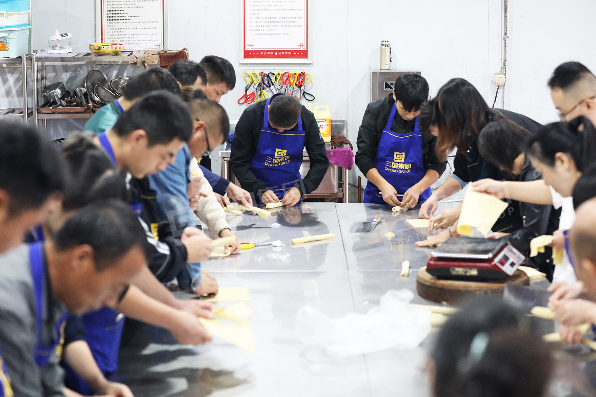 30岁学卤菜怎么学,年轻人学做卤菜店怎么样