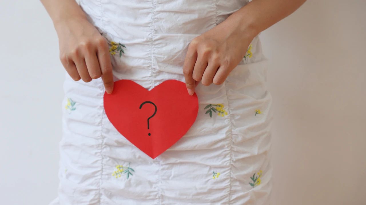 月经后一直有褐色分泌物怎么解决,月经结束后有褐色分泌物什么原因