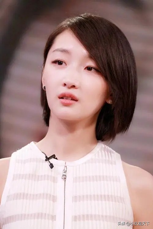 周冬雨出道十二周年获集体好评,周冬雨凭什么火得一塌糊涂