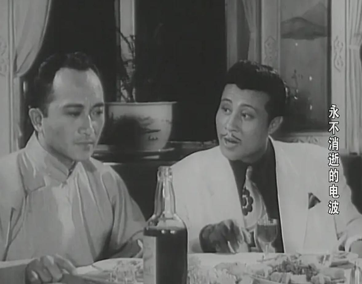 91岁电影演员王心刚近况,王心刚对妻子不离不弃