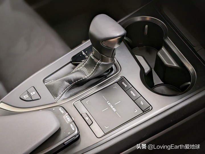 雷克萨斯ux200安全系数,雷克萨斯ux200双闪