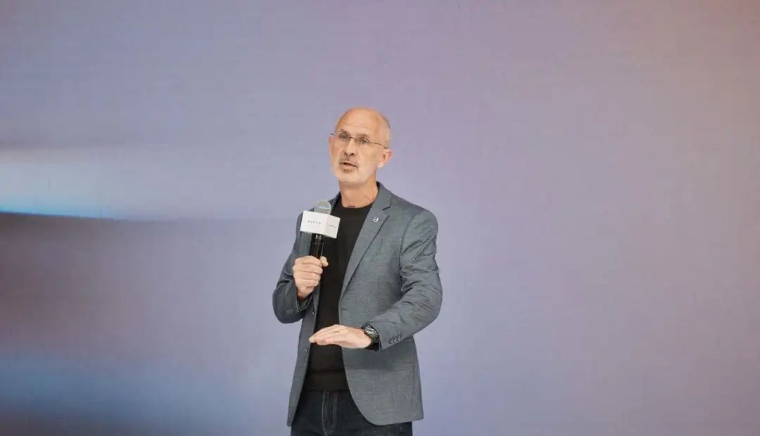 听他们打个共鸣的响指吧