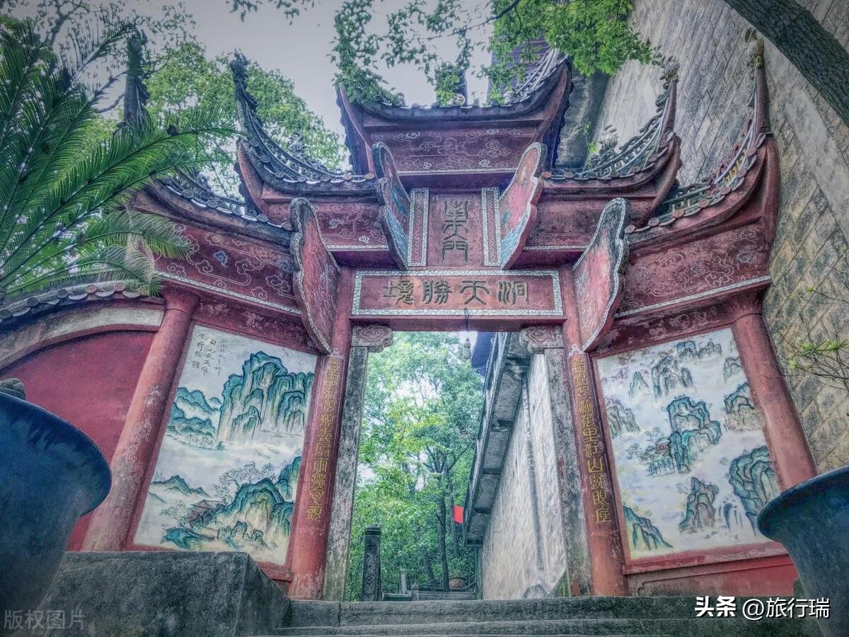 到重庆还没去哪里玩过,去过很多地方唯独没有去过重庆