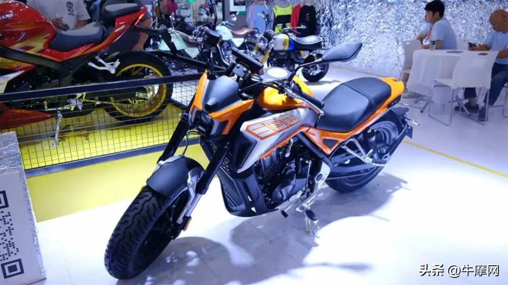 四缸仿赛双缸街车首亮相这届摩博会银钢有看头