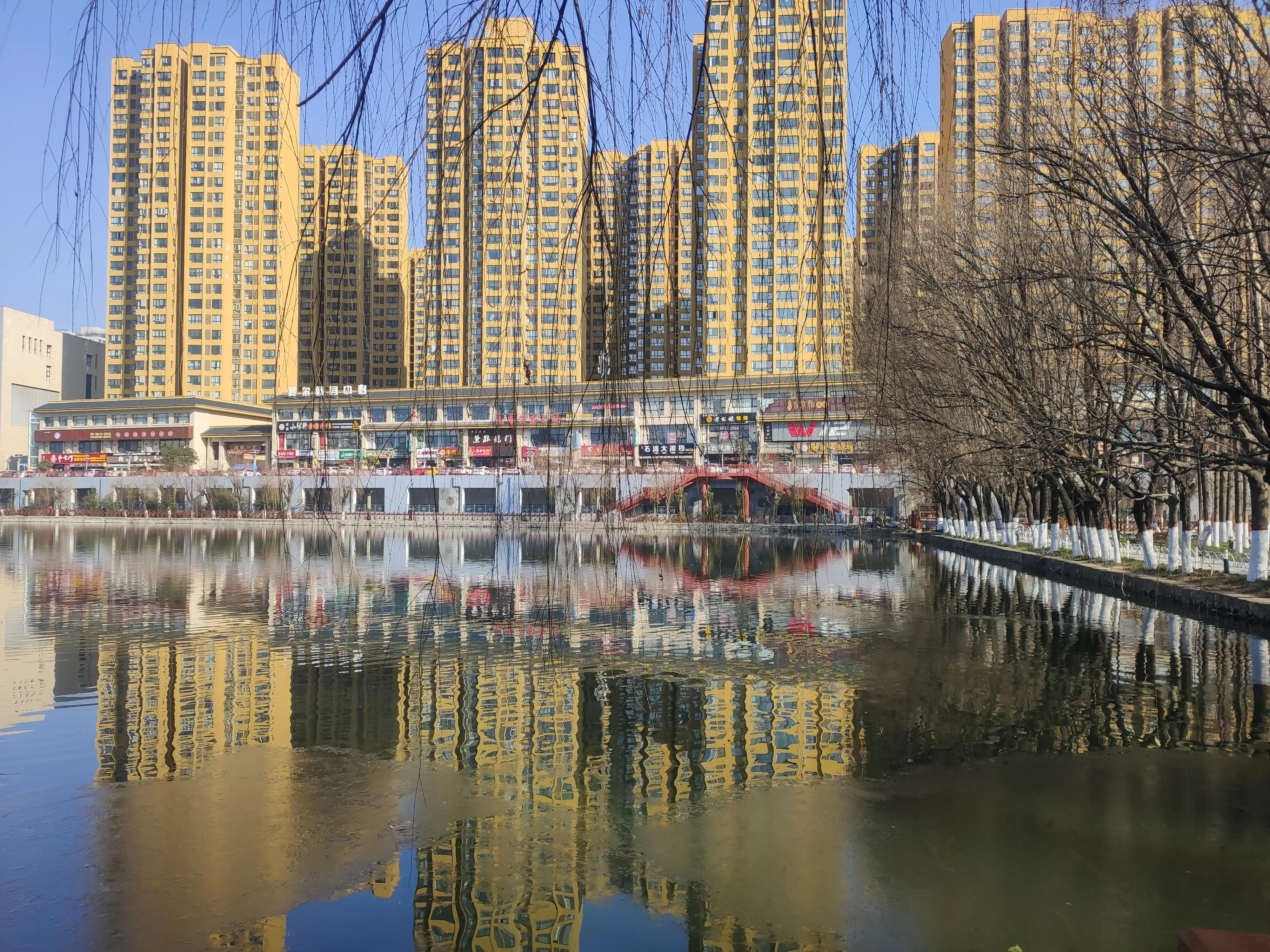 山色空蒙雨亦奇,水光潋滟晴方好山色空蒙的意思