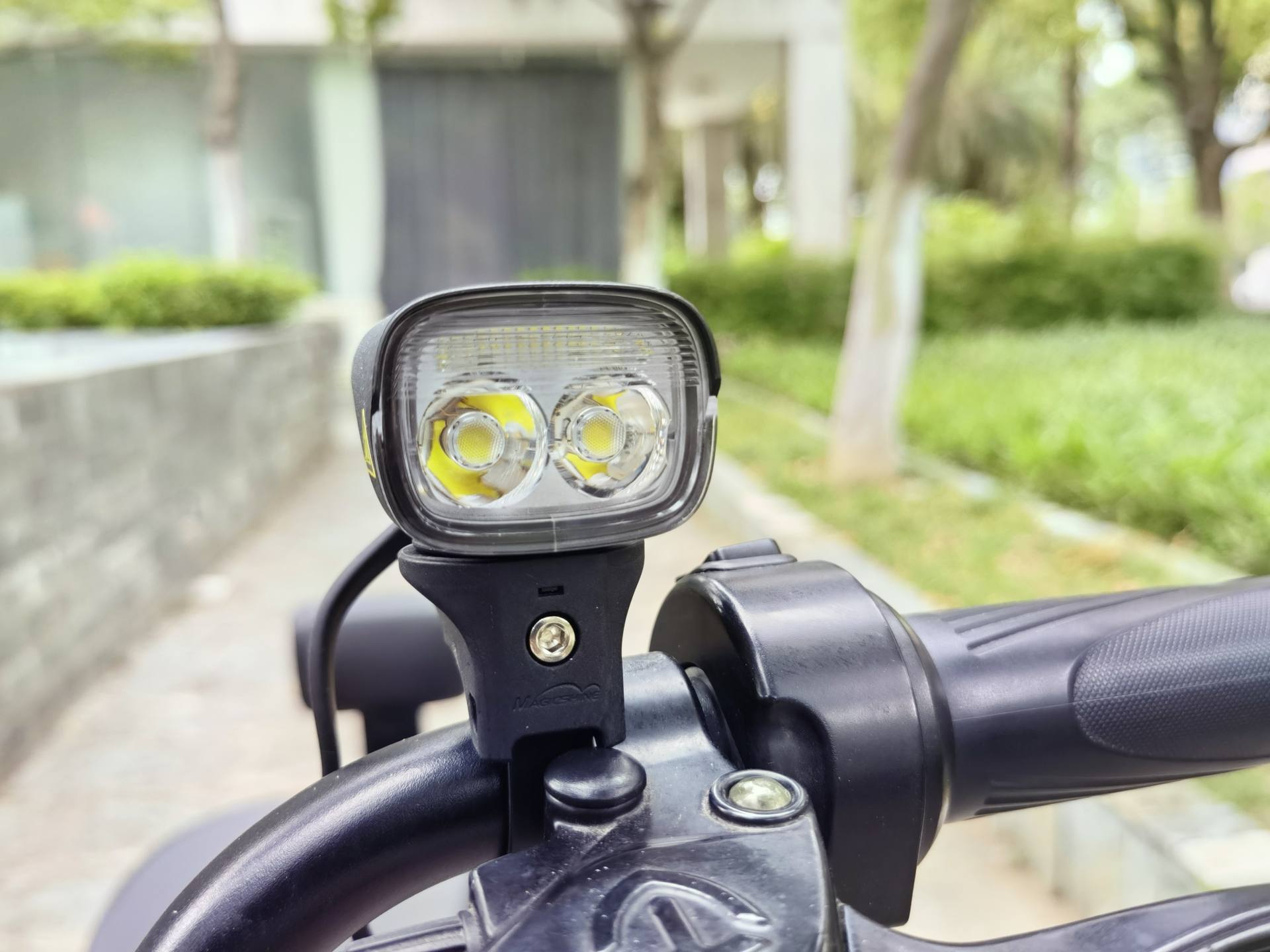 3000流明自行车夜骑灯,迈极炫rn3000与mj902s