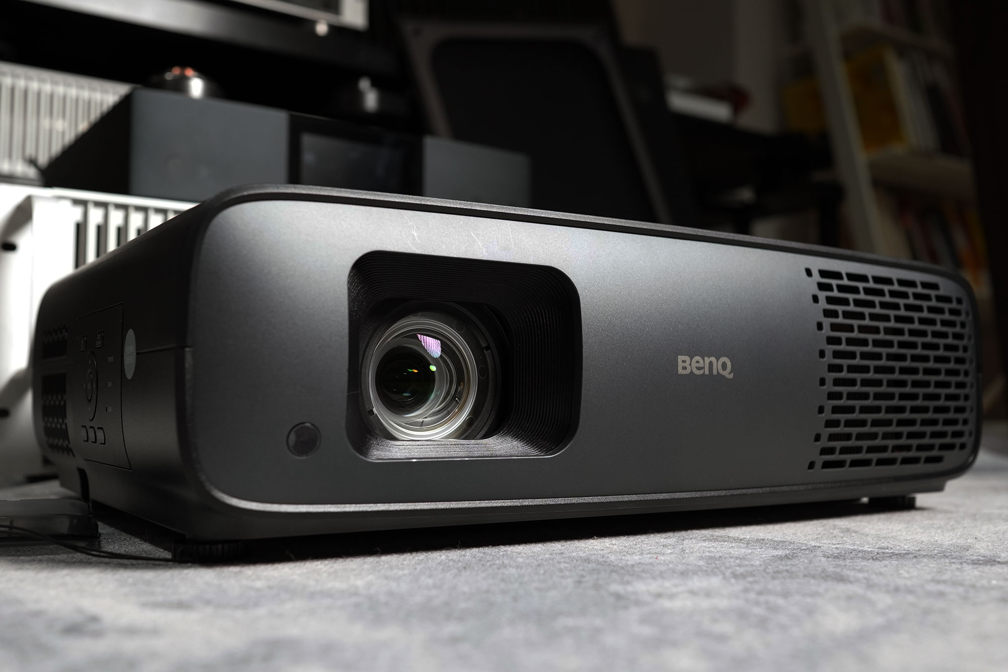 爱普生tz3000和明基4550,同价位投影仪和显示器