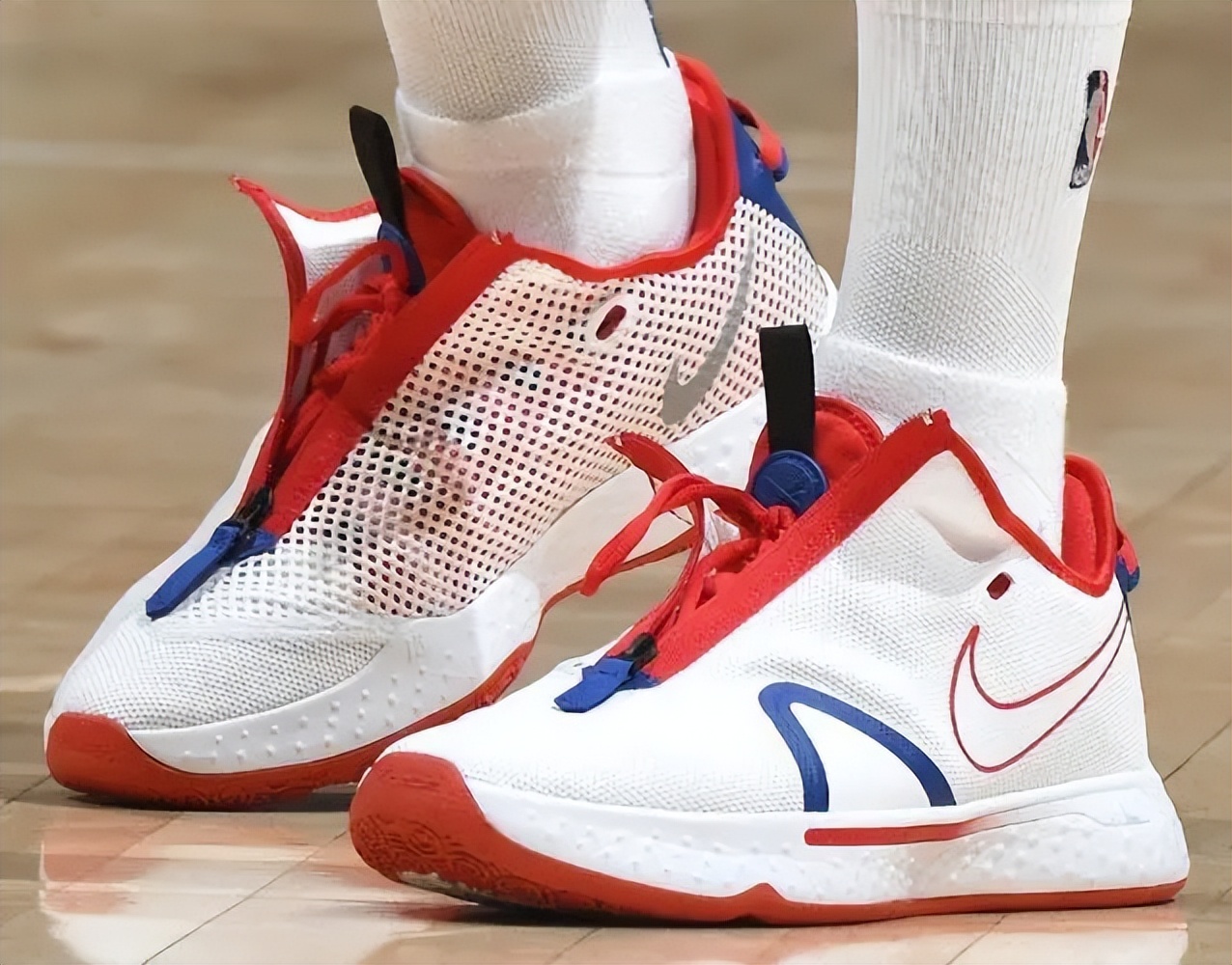 保罗乔治签名战靴pg4测评 (walk thru fire保罗乔治)