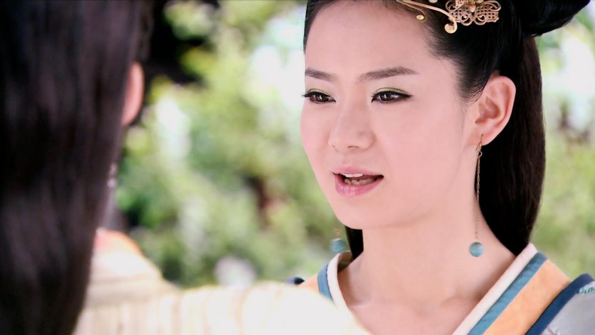 张芷溪白鹿玉楼春,张芷溪和白鹿演的同一个人么