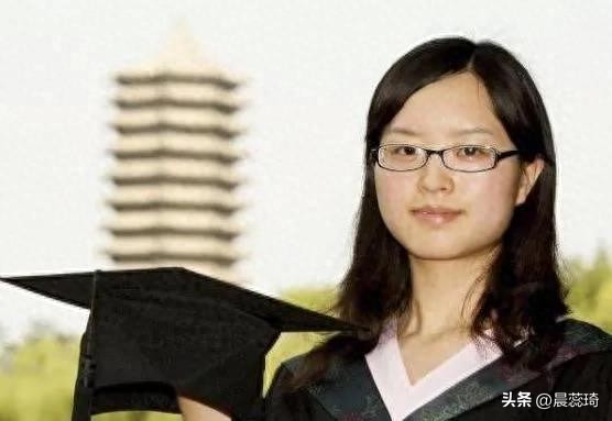 北大“唯喵喵”系，一人请假，全校放假，十多个教授教一个学生