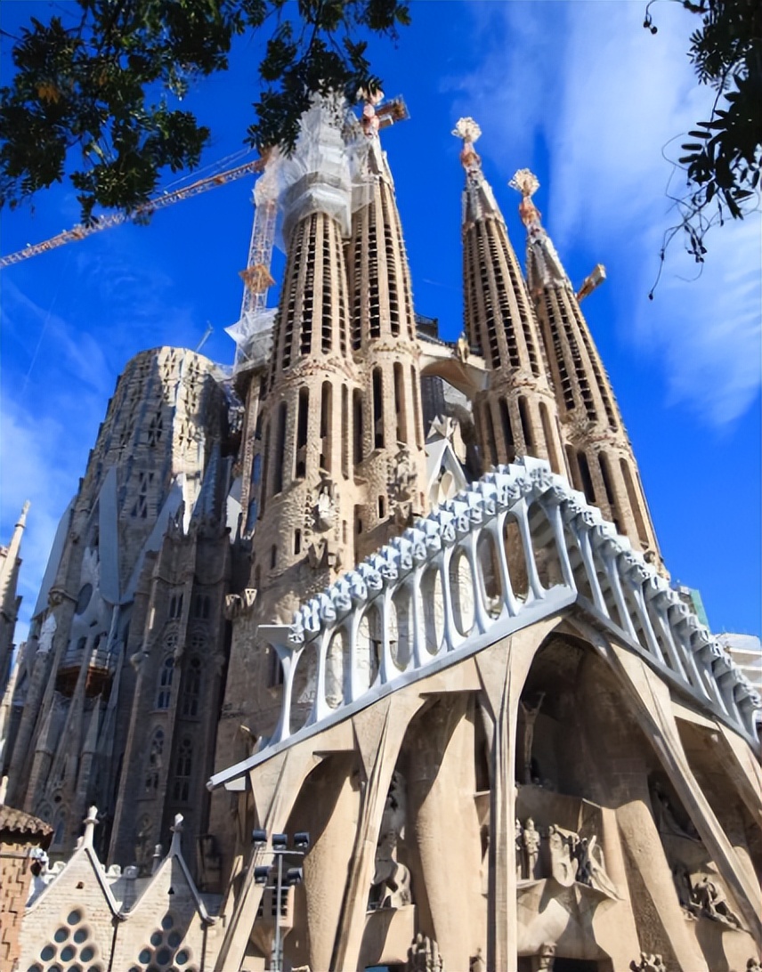 西班牙的建筑文化及其影响,西班牙的著名建筑是什么