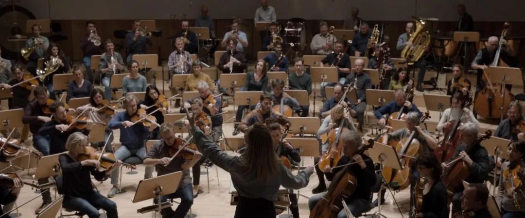 《塔尔》:“大女主”外壳之下,它讲了什么?