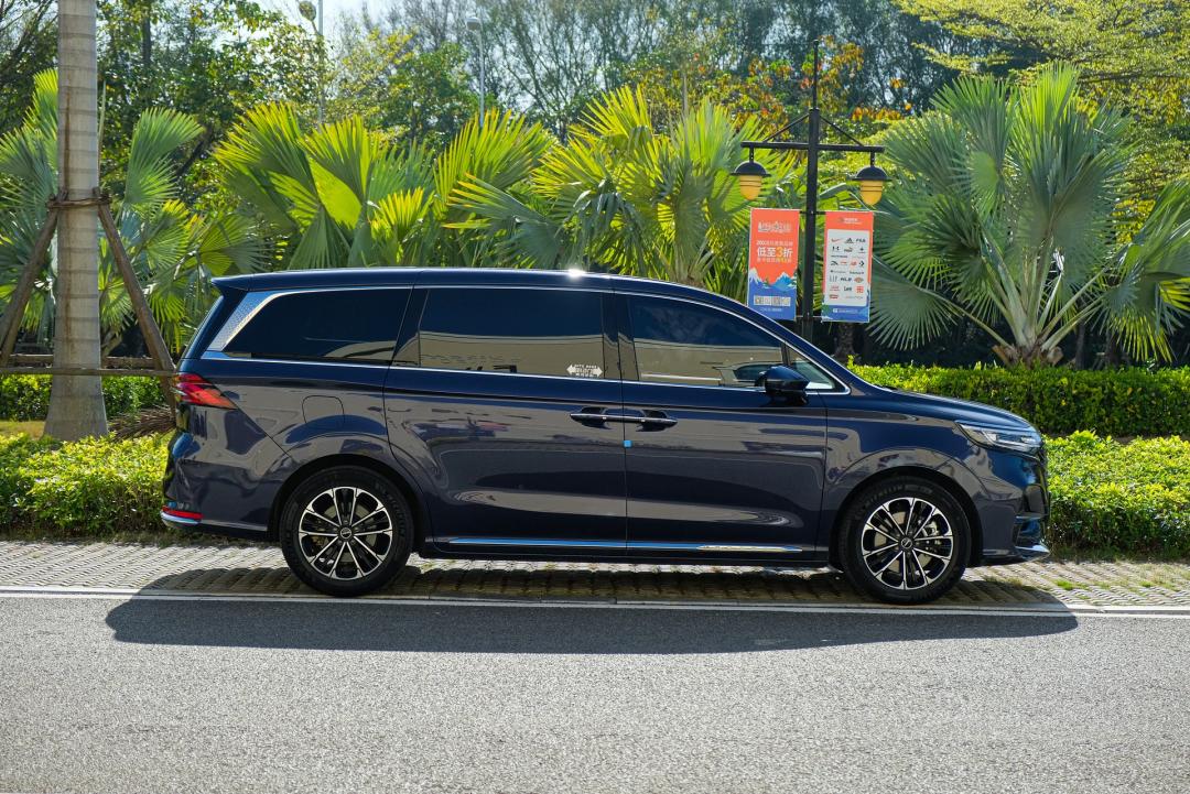 有着“越级能力”的国货MPV，会是你的菜吗？——二手荣威iMAX8