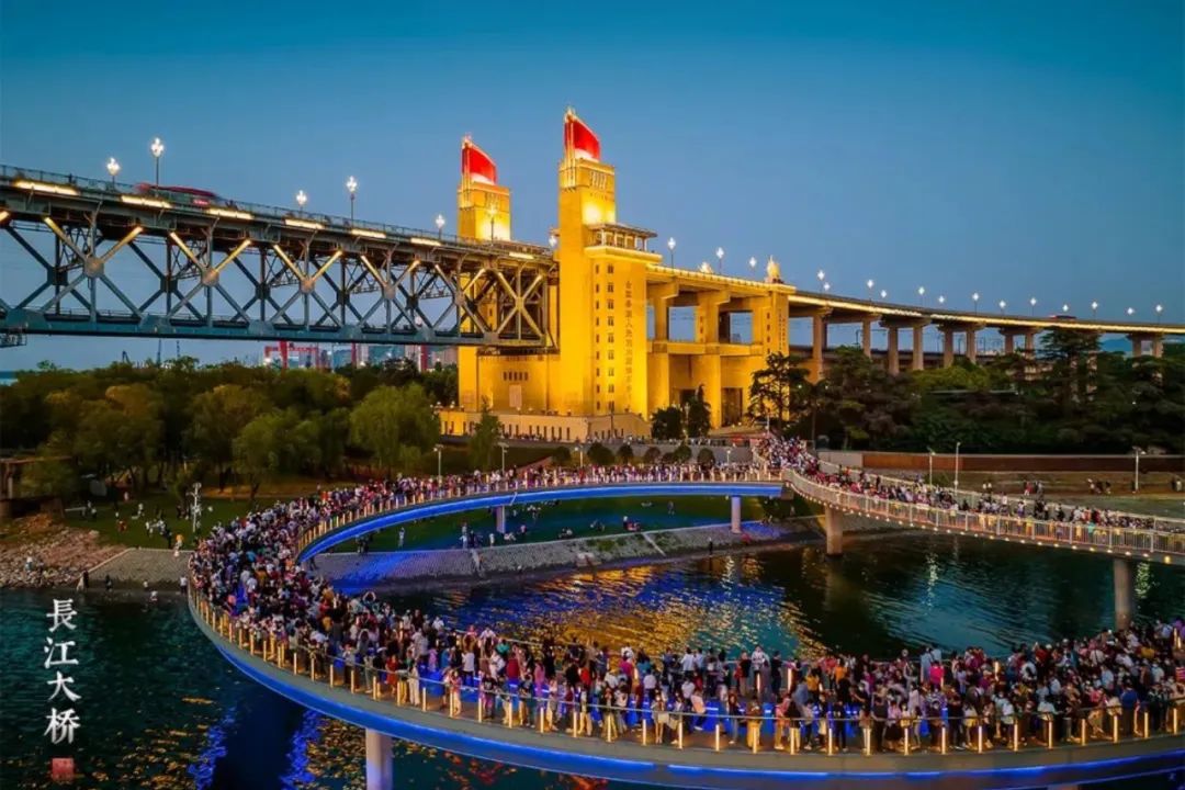 南京哪里好玩晚上本地人去的,南京本地人才知道的好玩的