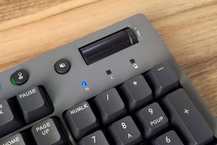 键盘锁定不能输入怎么办,键盘灯闪烁键盘突然失灵怎么回事