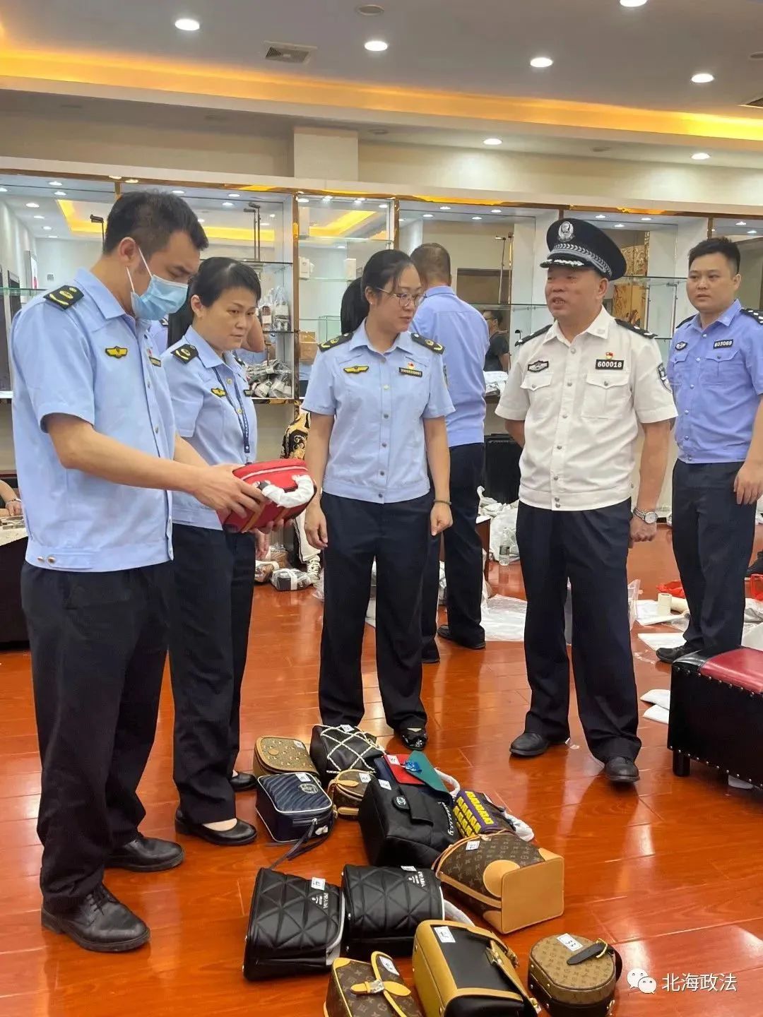 上海警方破获特大奢侈品制假团,上海警方抓获假冒奢侈品案