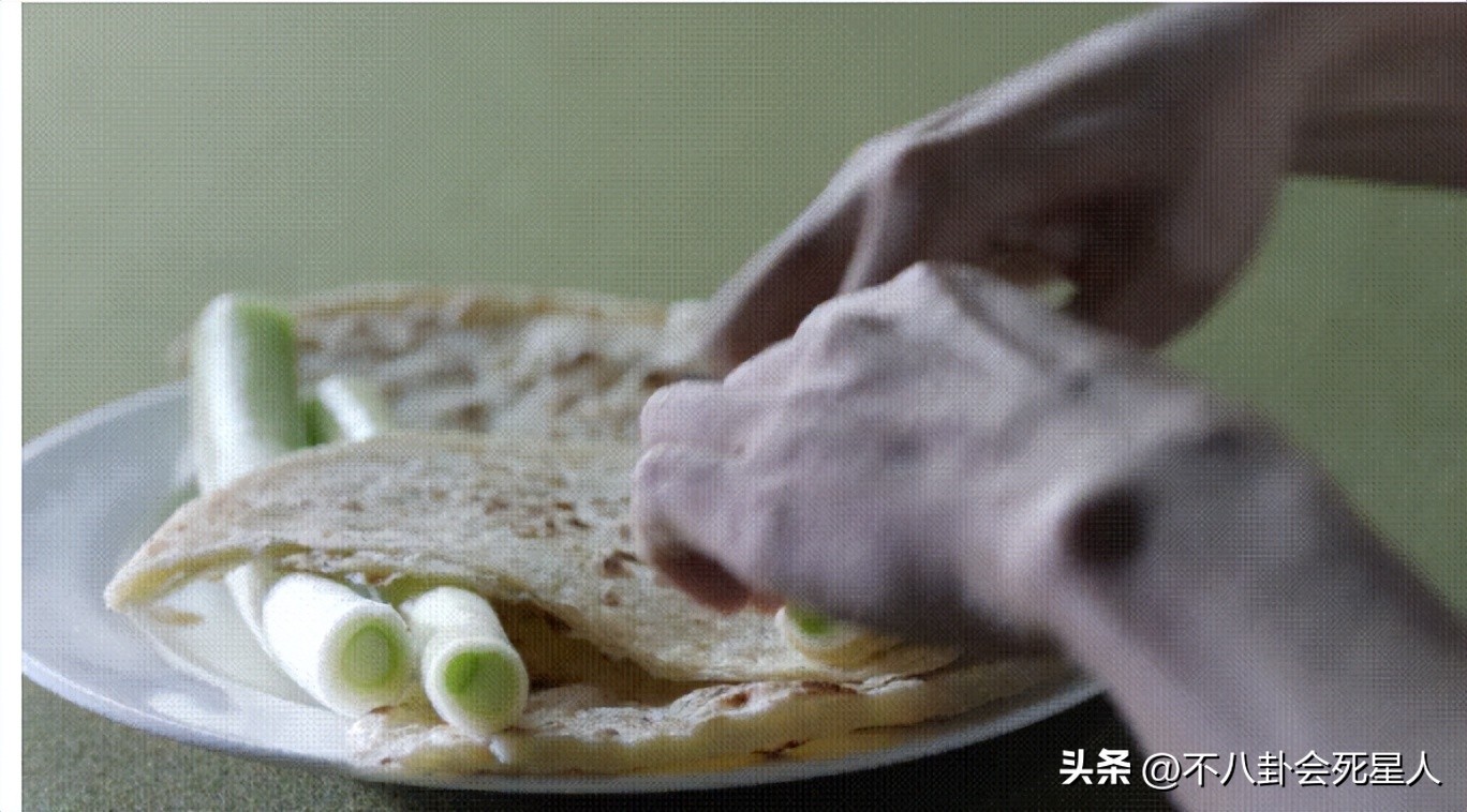 用扑克牌杀鬼子抗日神剧,包子雷抗日神剧是第几集